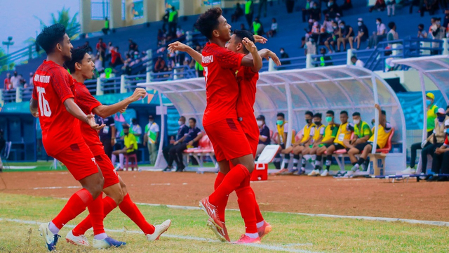 Pemain tim sepak bola Aceh asuhan Fakhri Husaini saat tampil di PON XX Papua 2021. Foto: Dok. PB PON Papua