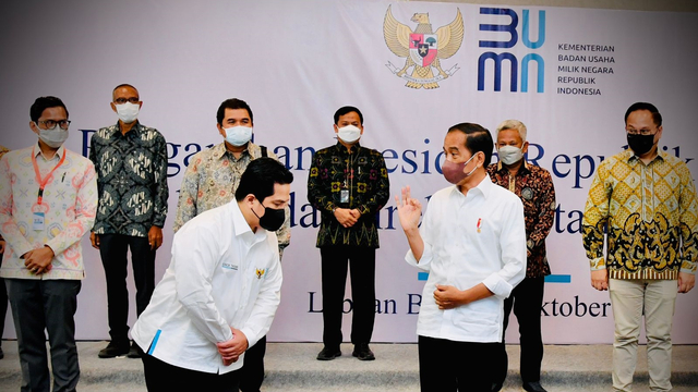 Presiden Joko Widodo memberikan arahan kepada 20 Direktur Utama BUMN di Labuan Bajo, NTT, Kamis (14/10). Foto: Laily Rachev/Biro Pers Sekretariat Presiden