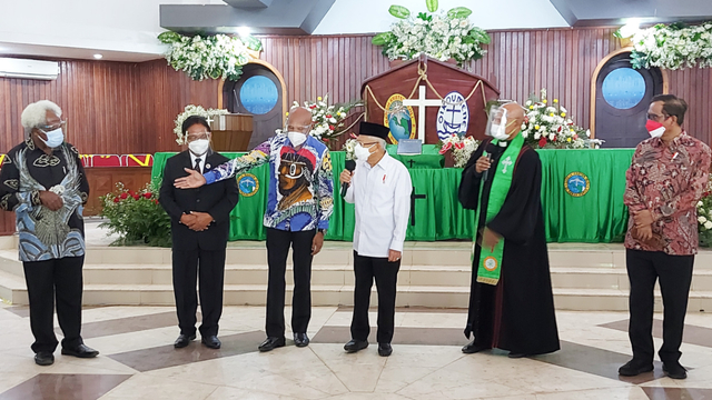 Wakil Presiden, K.H. Ma'ruf Amin berkunjung ke Gereja GKI PNIEL Kotaraja, Kota Jayapura, Papua. (BumiPapua.com/Qadri Pratiwi) 