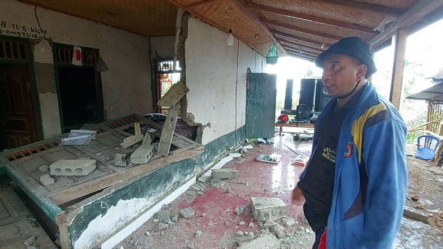 Duka Nyoman Puja Kehilangan Putri Kecilnya pada Gempa di Bali Hari Ini (80936)