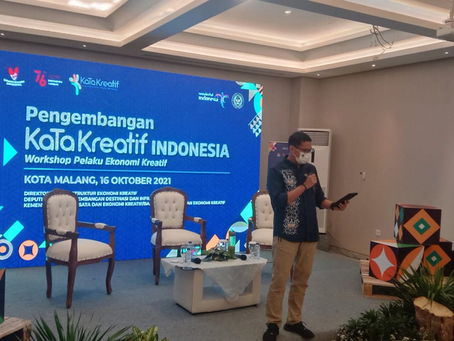 Menparekraf Sandiaga Uno saat memberikan sambutan pada workshop Pengembangan KaTa Kreatif di Latar Ijen Coffee & Resto Kota Malang, Sabtu (16/10/2021). foto/M Sholeh