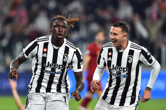 Selebrasi pemain Juventus Moise Kean usai mencetak gol ke gawang AS Roma pada pertandingan lanjutan Liga Italia di Allianz Stadium, Turin, Italia. Foto: Massimo Pinca/REUTERS