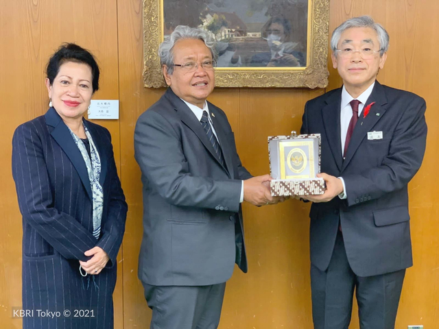 Pertemuan Dubes RI untuk Jepang Heri Akhmadi dengan Wakil Gubernur Hokkaido Motohito Uramoto. Foto KBRI Tokyo