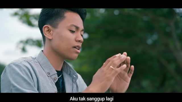 Cuplikan video klip Tak Sedalam Ini. Foto: YouTube Arief Putra