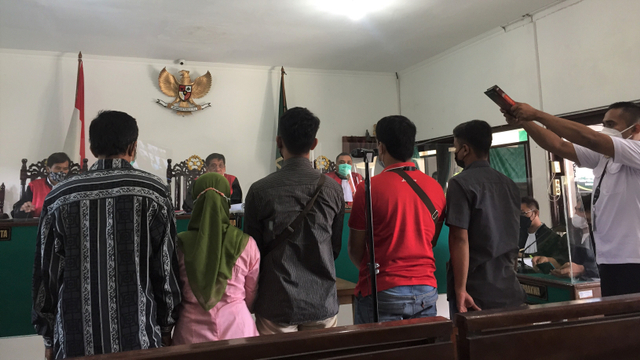 Suasana sidang kasus sate sianida maut dengan terdakwa Nani Aprilliani Nurjaman (25) di Pengadilan Negeri Bantul. Foto: Arfiansyah Panji Purnandaru/kumparan