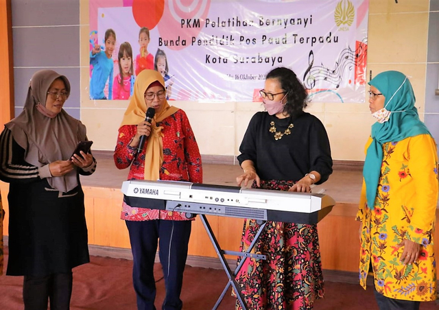Sambut PTM Siswa PAUD, UNESA Latih Bunda dan Yanda PAUD Membuat Lagu