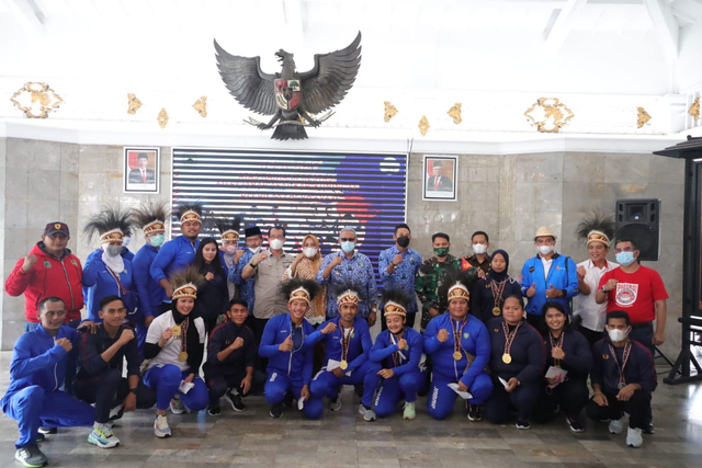 Pemkab Kuningan, Jawa Barat, menyambut meriah kedatangan para atlet yang sukses berlaga di PON XX Papua. (Andri)