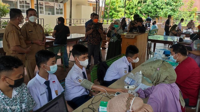 Ilustrasi vaksinasi pelajari di Kota Padang, Sumatera Barat, belum lama ini. Foto: dok Humas