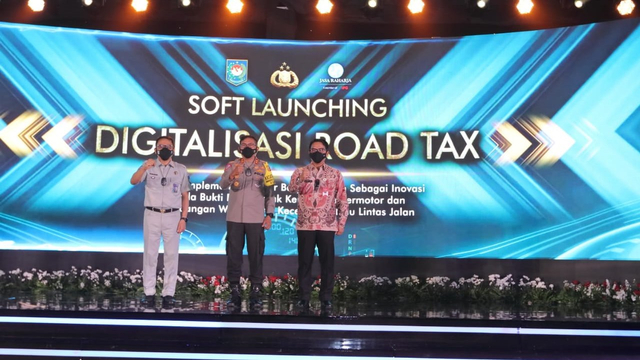 Peluncuran program digitalisasi road tax melalui stiker berpengaman hologram sebagai bukti pembayaran pajak kendaraan bermotor di Jakarta, Senin (18/10/2021). Foto: Dok. Istimewa