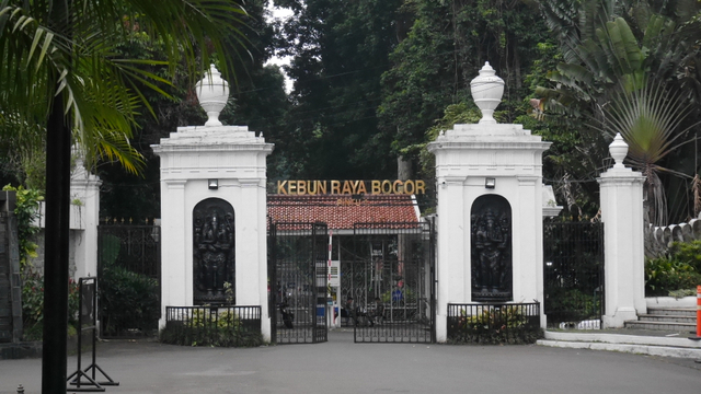 Gerbang Utama Kebun Raya Bogor (Foto oleh M. Raditya A'isy Dharmawan)