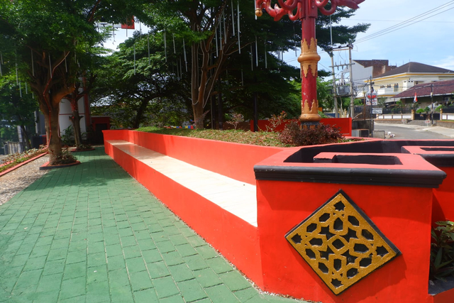 Melihat Patung Soekarno dengan Pose Berdoa di Jalan Gatot Subroto Bandar Lampung (2)