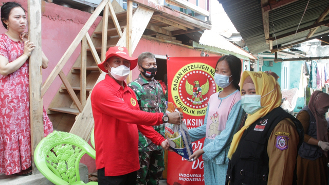 Badan Intelijen Negara (BIN) Gorontalo menggelar kegiatan vaksinasi untuk pelajar dan masyarakat secara serentak di beberapa titik di Gorontalo. Selasa, (19/10/. Foto: Dok istimewa