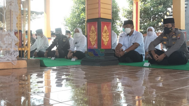 Peringati Hari Jadi Ke-344 Kabupaten Bojonegoro, Bupati Ziarah ke Makam Leluhur (166375)