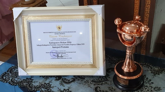 Anugerah Parahita Ekapraya Tahun 2020 Kategori Pratama berhasil diraih Pemerintah Kabupaten Rokan Hilir pada Tahun 2021. Foto: Dokumentasi Pribadi.