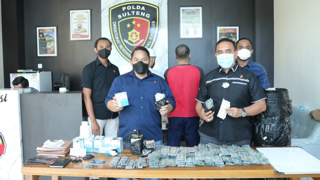 Polda Sulteng amankan ribuan obat ilegal di Palu, Sulawesi Tengah. Foto: Istimewa