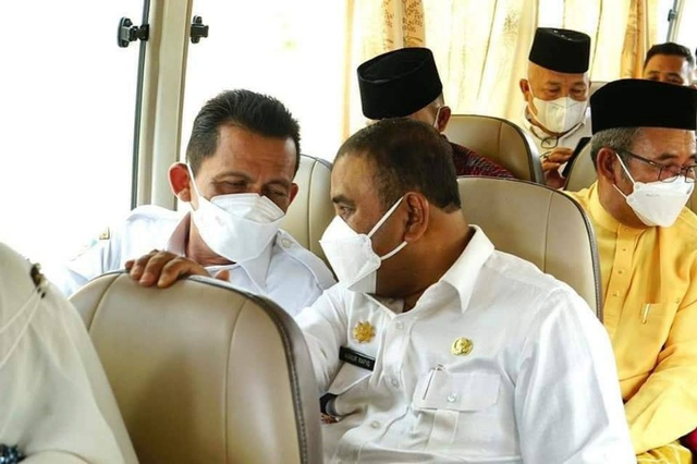 Bupati Karimun bersama Gubernur Kepri (Foto:ist)