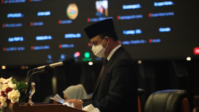 Gubernur DKI Jakarta Anies Baswedan pada Rapat Paripurna di Gedung DPRD DKI Jakarta, Selasa (19/10). Foto: PPID DKI Jakarta