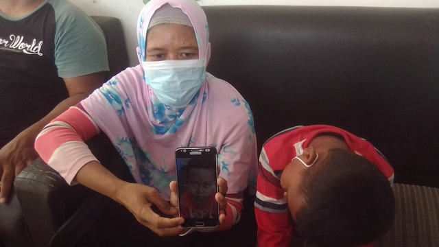 Orang tua GP melaporkan tindak kekerasan yang dialami anaknya ke KPAID Cirebon.(Juan)
