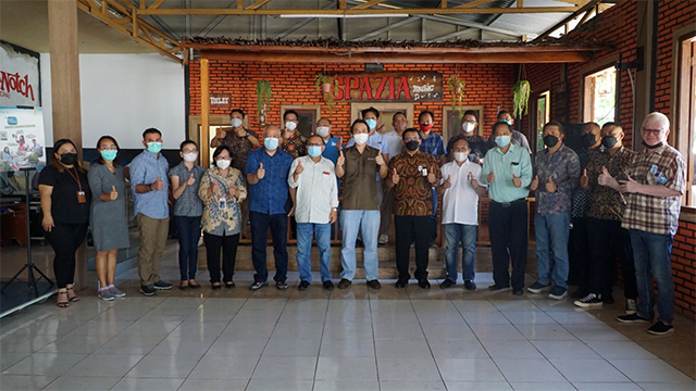 PLN UIW Suluttenggo bersama dengan Pengurus DPD REI Sulawesi Utara berfoto bersama usai melaksanakan audiensi tentang kondisi kelistrikan, serta program Pemulihan Ekonomi Nasional lewat bidang properti. (foto: dokumen istimewa)