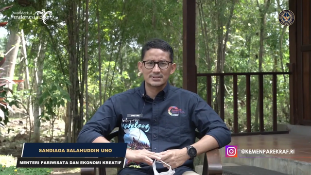 Menteri Pariwisata dan Ekonomi Kreatif Sandiaga Uno memberikan sambutan dalam wisuda ke-16 President University, Minggu (17/10/2021). (Foto: President University/Youtube).