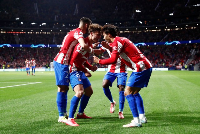 Selebrasi pemain Atletico Madrid usai mencetak gol ke gawang Liverpool pada pertandingan Grup B Liga Champions di Stadion Wanda Metropolitano, Madrid, Spanyol. Foto: Sergio Perez/REUTERS