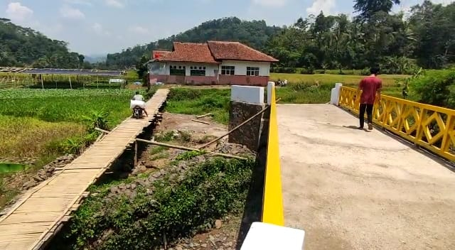 Jembatan Leuwi Dahu di Kampung Cibitung Muara, Desa Cibokor, Kecamatan Cibeber, Kabupaten Cianjur, Jawa Barat. Foto: Dok. Istimewa