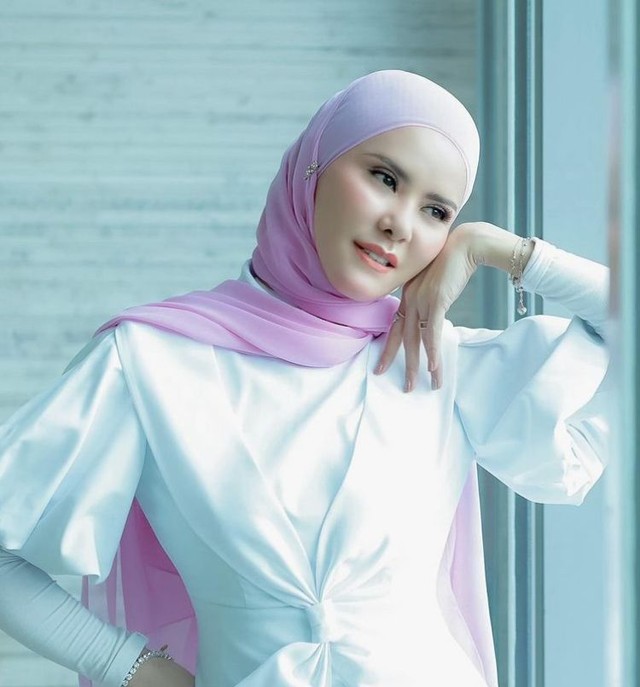 Momen Maulid Nabi, Intip 7 Potret Seleb Mualaf Kenakan Hijab (25834)