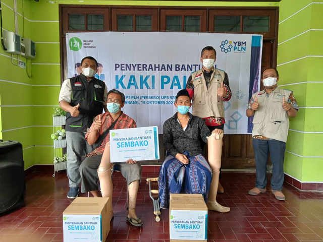 YBM PLN UP3 Semarang Kembali Gandeng IZI Jateng Salurkan Bantuan Kaki Palsu