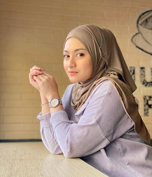 Momen Maulid Nabi, Intip 7 Potret Seleb Mualaf Kenakan Hijab (25838)