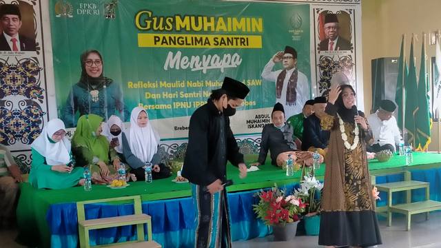 Anggota DPR RI Nur Nadlifah memberikan sosialisasi dan edukasi bahaya stunting di wilayah Kecamatan Losari Brebes.