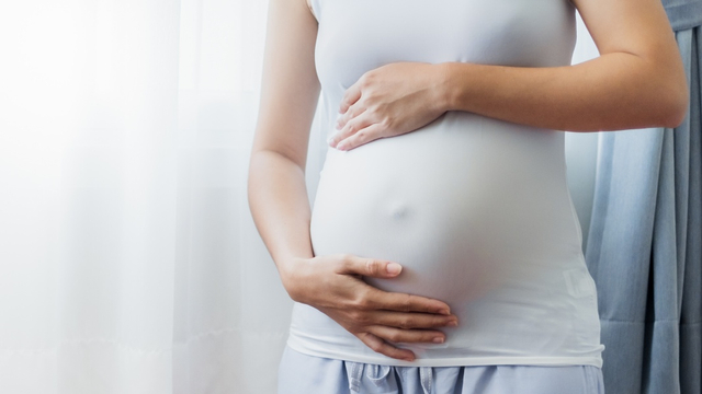 Macam-macam penyebab ibu hamil suaranya berubah. Foto: Shutterstock