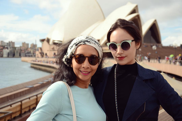 Tatjana Saphira dan sang ibunda. Foto: Instagram/tatjanasaphira