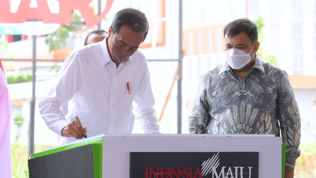 Haji Denny Heran Jokowi Resmikan Pabrik Haji Isam: Secara Etika Bermasalah (2)