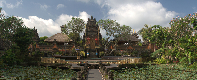 Pura Taman Saraswati, dok: Wikimedia Commons.