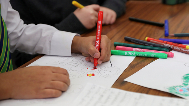 Ilustrasi perlengkapan sekolah anak. Foto: REUTERS/Russell Cheyne