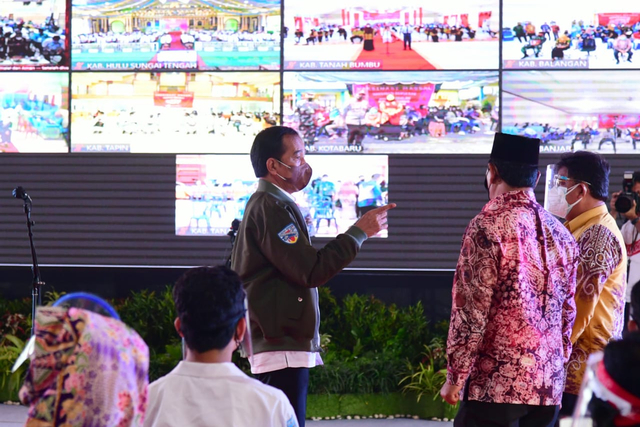 Jokowi Dorong Vaksinasi di Kalsel Dipercepat: Baru Tercapai 33% (46356)