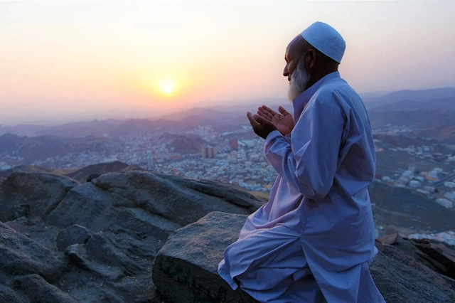 Ilustrasi membaca doa allahumma inna nas aluka salamatan fiddin. Foto: dok. https://pixabay.com/