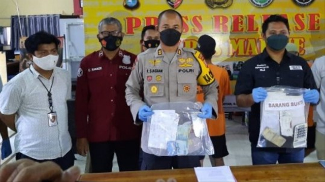 Polres Majene merilis kasus judi togel online yang melibatka dua tersangka. Foto: Dok. Polres Majene