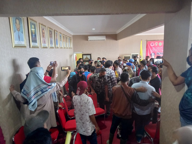 Tak Dapat Lapak, Pedagang Pasar Smep Geruduk Kantor Wali Kota Bandar Lampung (3)