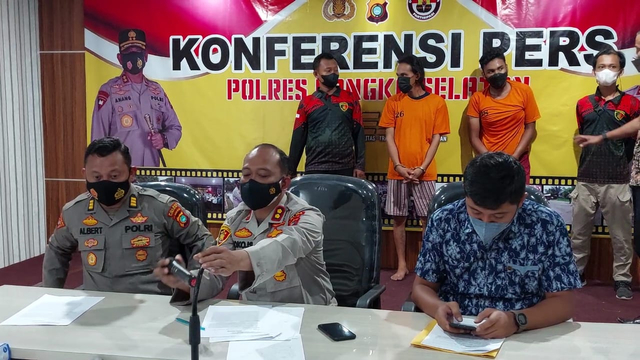 Kapolres Bangka Selatan AKBP Joko Isnawan saat gelar jumpa pers. (As)