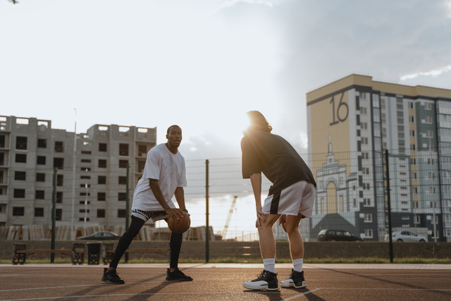 Ilustrasi cara melakukan overhead pass. Foto: Pexels