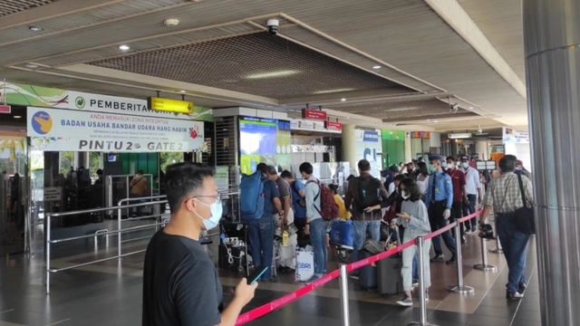 Penumpang di Bandara Hang Nadim Batam. Foto: Rega/kepripedia.com