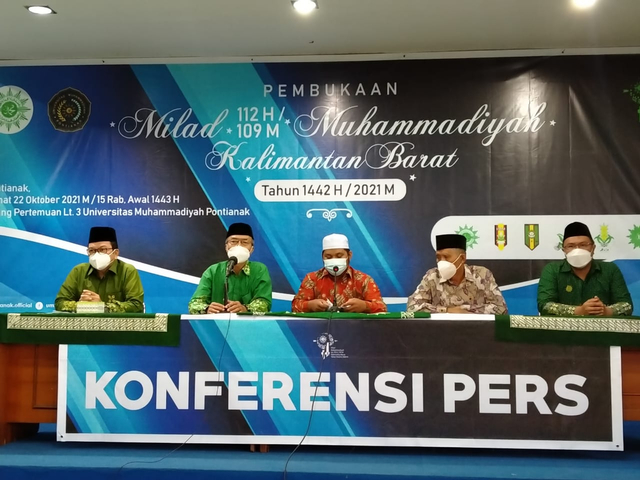 Konferensi pers Milad ke-112 H/209 M Muhammadiyah Kalbar. Foto: Lydia Salsabilla/Hi!Pontianak