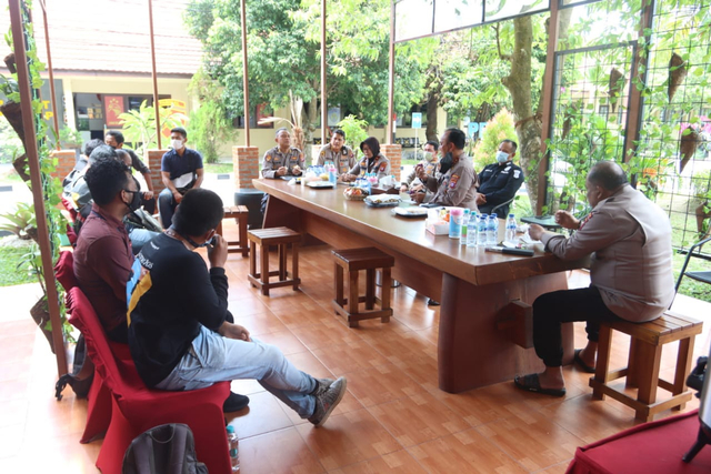Para wartawan saat silahturahmi dengan Kapolda Kalteng dan sejumlah PJU Polda Kalteng.