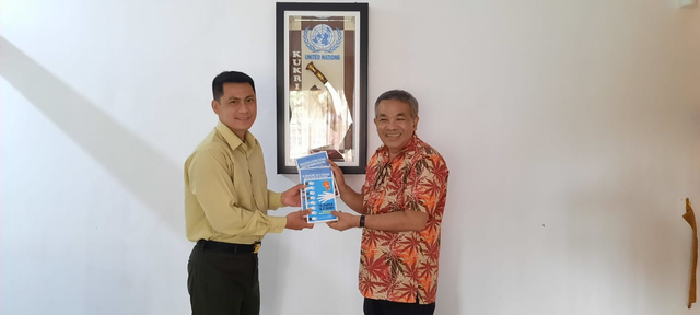 Dr Aqua Dwipayana dan Dandim 0605/Subang Letkol Czi Irsad Wilyarto. Foto: dok