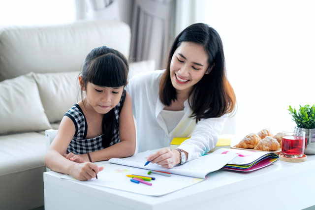 Cara Mengasah Kreativitas Anak di Rumah dengan Bonding Time (276454)