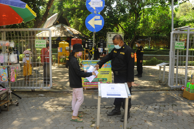 Taman Flora, salah satu taman kota di Surabaya yang kembali dibuka sejak Jumat (22/10) kemarin. Foto-foto: Masruroh/Basra