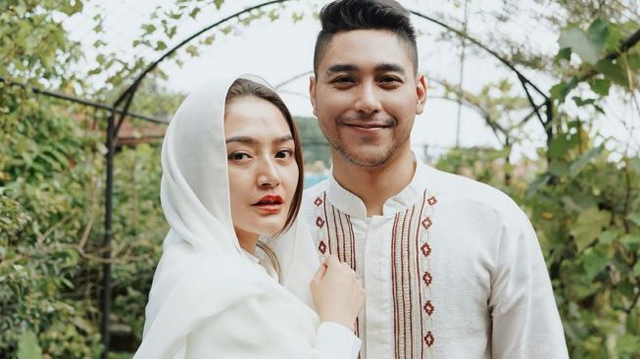 Siti Badriah dan suami, Krijiana Baharudin. Foto: instagram @sitibadriahh