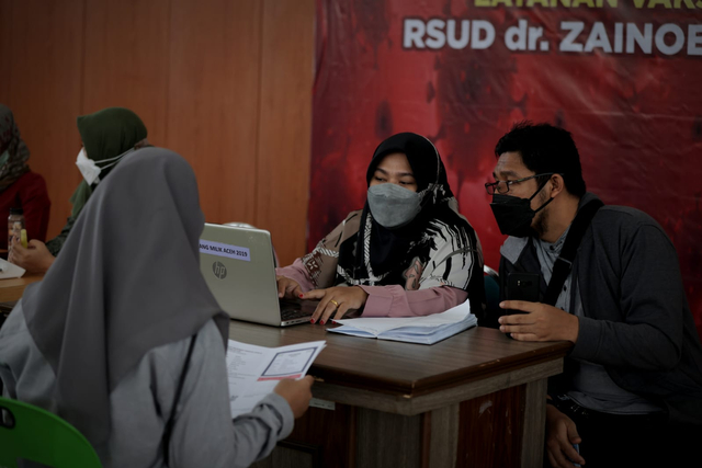 Foto: Vaksin Pfizer untuk Warga Aceh (156117)