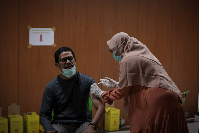 Foto: Vaksin Pfizer untuk Warga Aceh (156118)